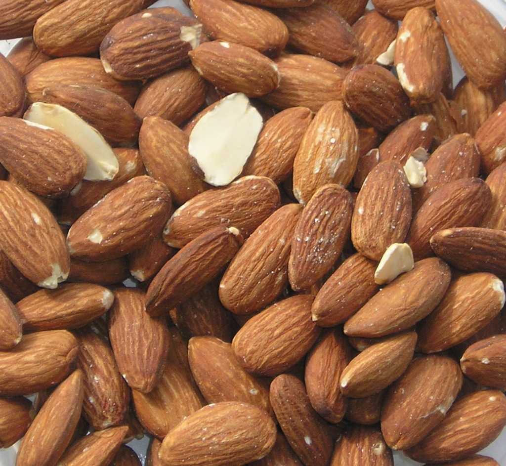 10 Benefits of Eating Almonds in the Morning